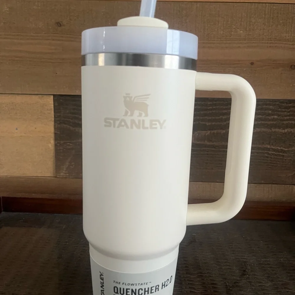 Stanley Cream Flowstate Quencher H2.0 Tumbler 30oz - Picture 2 of 7
